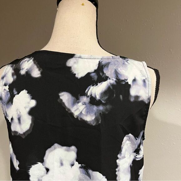 Sleeveless floral blouse - Picture 7 of 13